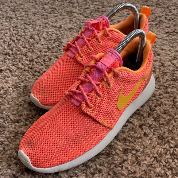 Nike Roshe Run Atomic Mango Running Shoes Women’s Size 6 - Picture 1 of 8